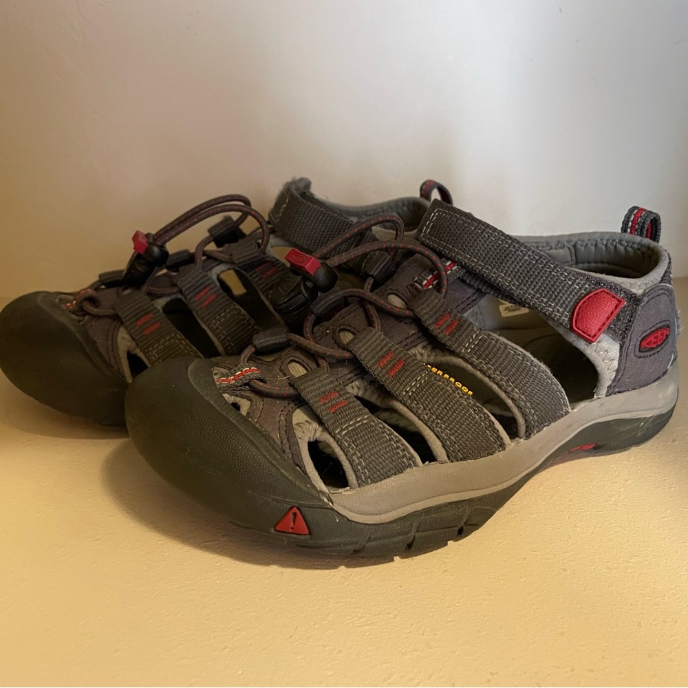 Kids size 2 Keen water shoes